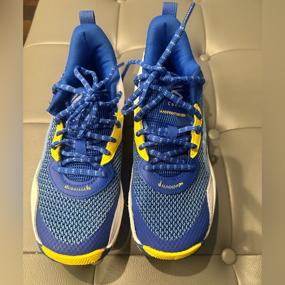 Kids Curry 327 Under Armour Basketball Sneakers Size 4.5Y